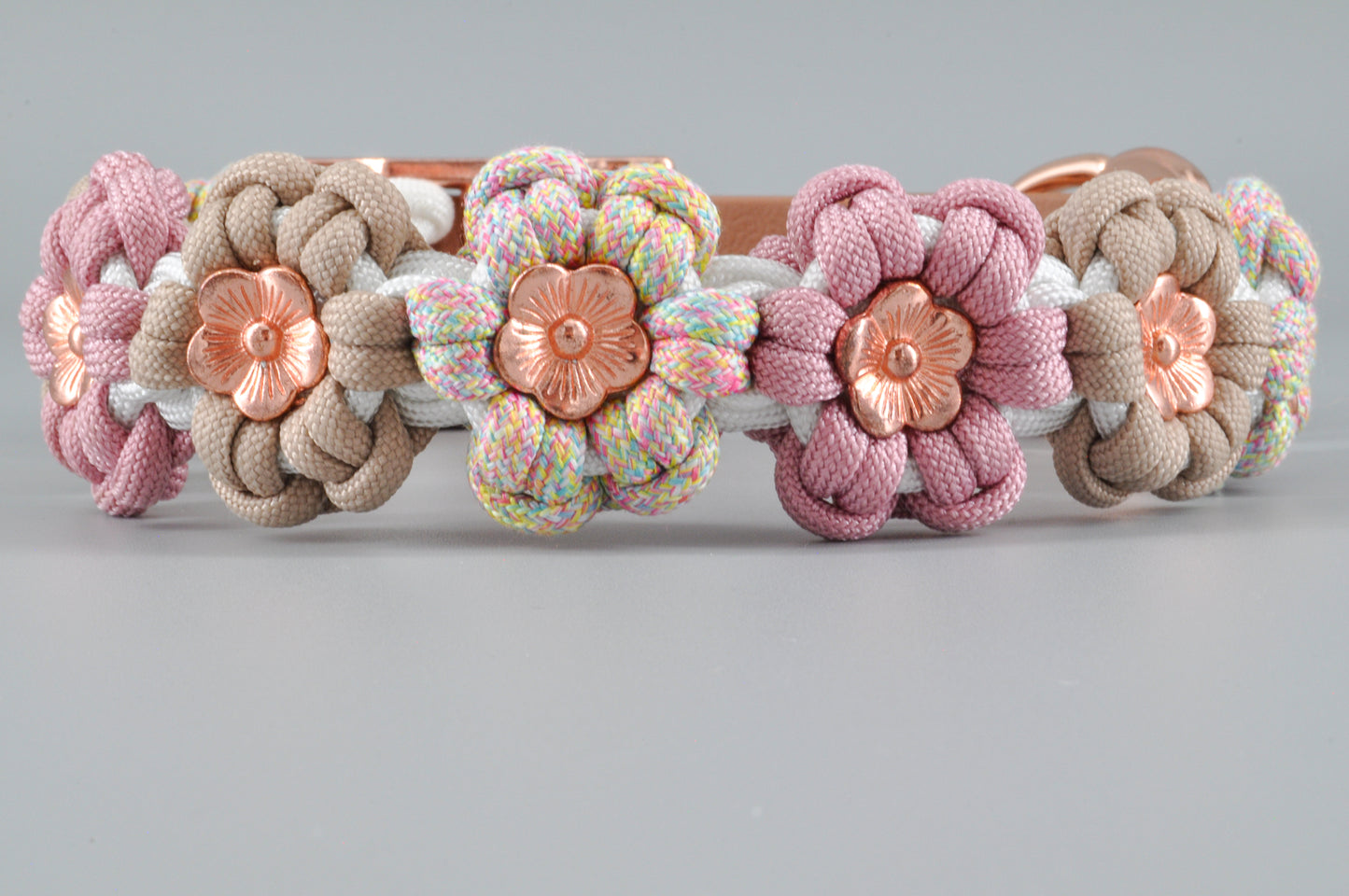 Individuelles Halsband "Blossom" - Whiskers and Whinnies